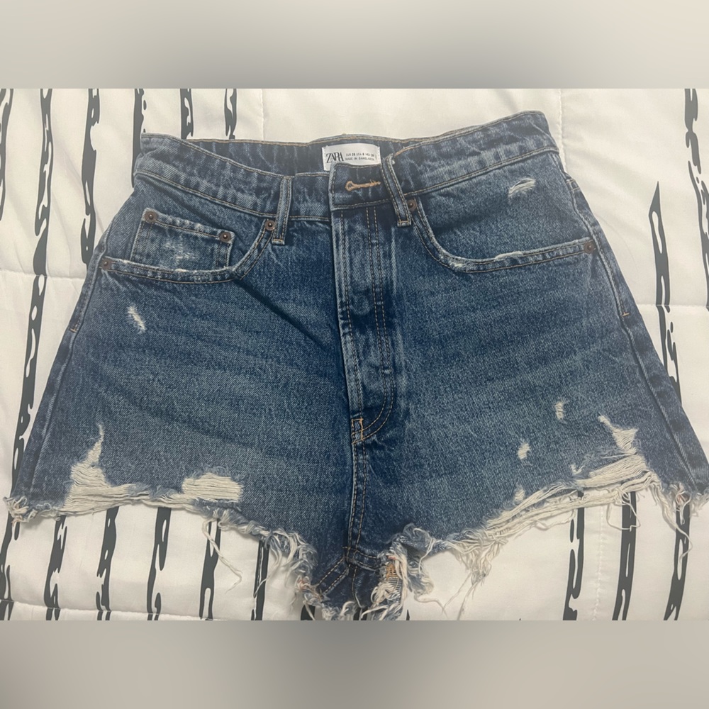 Zara Jean Short - dark wash - Size 6